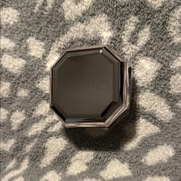 Fenty Beauty Cream Setting Powder for a Radiant Finish - Picture 3 of 6